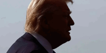 Popularidad de Trump se hunde; la más baja para un presidente desde la II Guerra Mundial