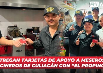 Entregan tarjetas de apoyo a meseros y cocineros de Culiacán con “El Propinón”