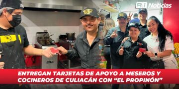 Entregan tarjetas de apoyo a meseros y cocineros de Culiacán con “El Propinón”