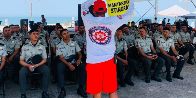 Escuadrón Acuático capacita a Guardia Nacional en prevención de riesgos en playas de Mazatlán