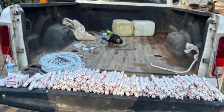 Secretaria de Marina asegura arsenal y explosivos en San Ignacio