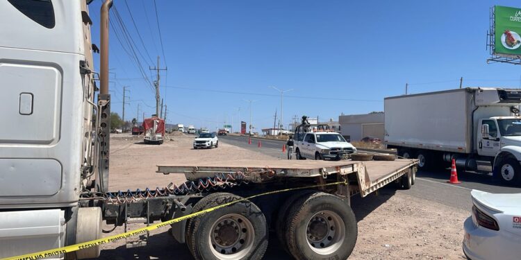 Muere joven motociclista tras ser embestido por tráiler en La Costerita, Culiacán