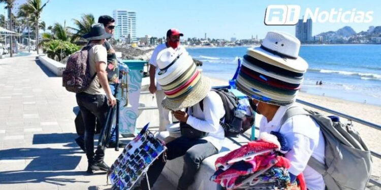 SEMARNAT dará mil 200 permisos a vendedores de playa para Semana Santa