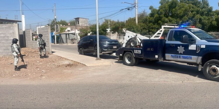 Aseguran camioneta de lujo tras reporte de balacera en El Ranchito, Culiacán