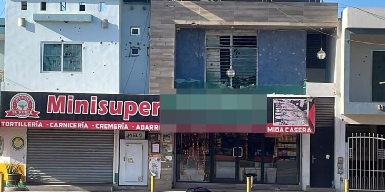 Privan de la libertad a dos mujeres en Urbi Villa del Roble en Culiacán