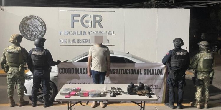 Detienen a hombre con vehículo blindado y armas largas en Las Quintas, en Culiacán
