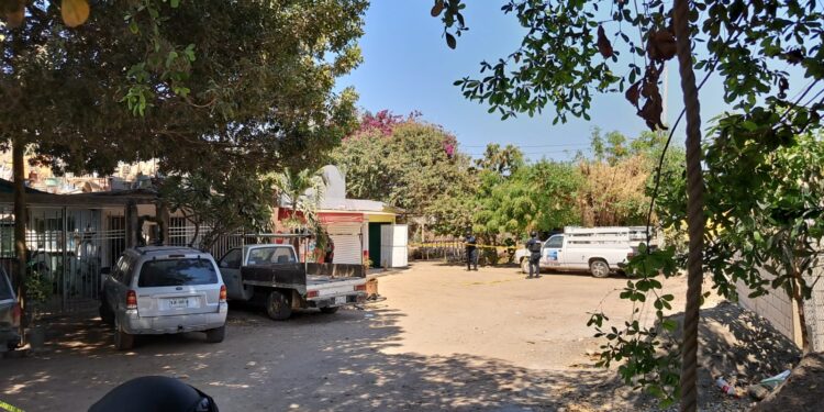 Asesinan a balazos a hombre adentro de una tienda, en Culiacán