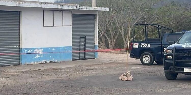 Encuentran dos cuerpos decapitados en la Carretera México 15 en Rosario