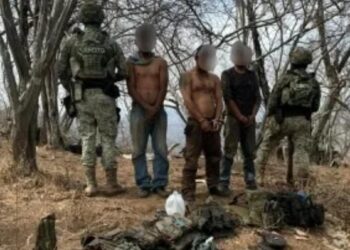 Detienen a tres y aseguran armas en Mazatlán