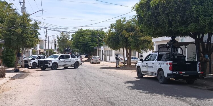 Guardia Nacional asegura camioneta tras una persecución, en Culiacán