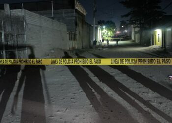 Hallan ejecutados a dos hombres en la colonia Los Huizaches