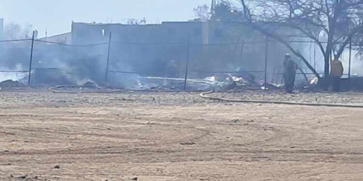 Se registra incendio junto a bodega de material reciclable en sector Bachigualato, en Culiacán