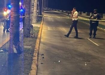 Suman dos muertos tras impactarse contra palmera en Paseo Claussen, de Mazatlán