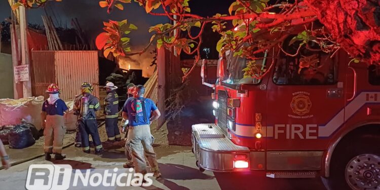 Incendio en bodega de madera es sofocado por Bomberos