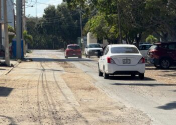 Vecinos del Fracc. Los Girasoles, en Mazatlán, denuncian daños por construcción de departamentos