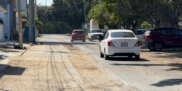 Vecinos del Fracc. Los Girasoles, en Mazatlán, denuncian daños por construcción de departamentos