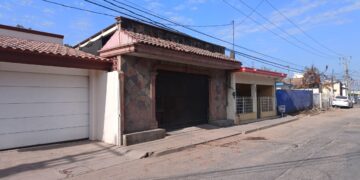 Atacan a balazos vivienda y camioneta en la colonia El Barrio, en Culiacán
