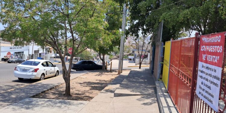 Despojan cuatro vehículos afuera de un kinder en Culiacán