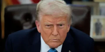 Trump se ‘suaviza’: firma decreto para reducir impacto de aranceles a autos