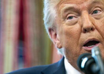 Trump, 100 días gobernando a golpe de orden ejecutiva y con aires más autoritarios