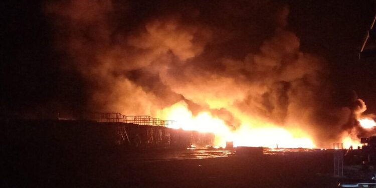 Se incendiaron 9 tanques en la fuerte explosión de almacén de diésel al sur de Culiacán