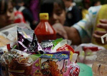 Ciudadanos reaccionan a la prohibición de comida chatarra en escuelas