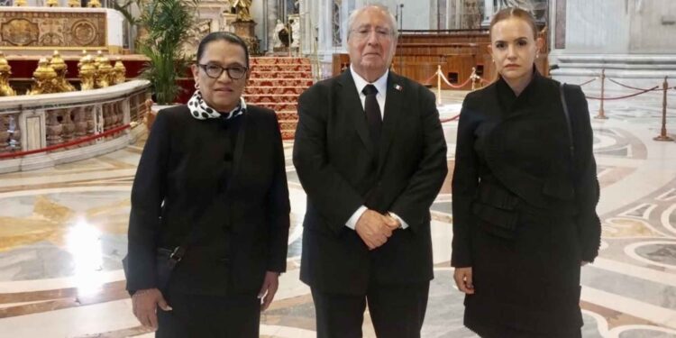 Rosa Icela Rodríguez despide al Papa Francisco y reconoce su legado