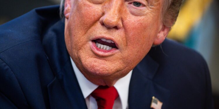 “¡Es mejor que pare ya!”: Trump asegura que fentanilo sigue entrando por México y Canadá