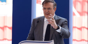“México hoy está en una situación mejor que algunos de sus competidores”, dice Ebrard