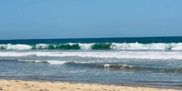 ¡Atención bañistas! Playas de Mazatlán presentan oleaje elevado durante fin de semana