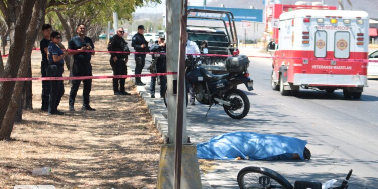 Adulto mayor muere atropellado por auto fantasma en Prados del Sol