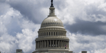 Bloquean en el Congreso de EE.UU. polémico plan fiscal de Trump, que incluía gravar remesas