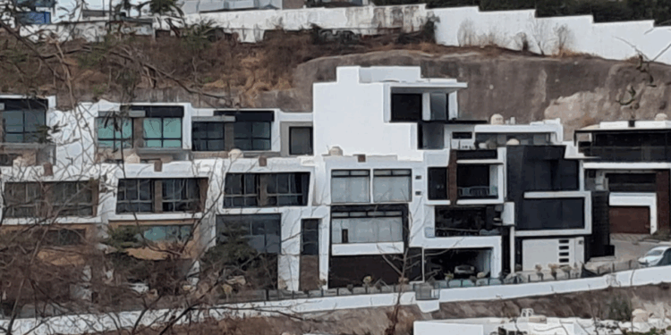 Atentan contra viviendas en residencial de Montebello, Culiacán