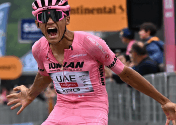 Sheinbaum envía “Buena vibra” y “porras” al ciclista Isaac del Toro