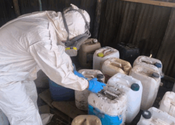 Ejército asegura en Sinaloa mil 370 litros de sustancias para elaborar metanfetamina con valor de 29 mdp