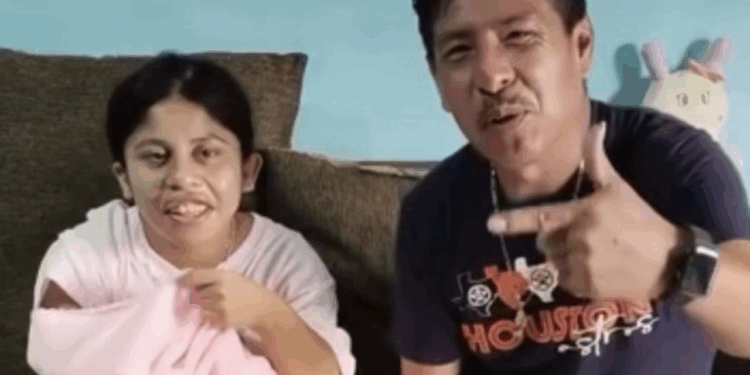 Lupita TikTok y su novio Medellín bautizan a la pequeña Karely en medio de rumores de la muerte de la bebé