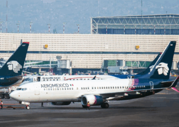 Aeroméxico ofrece cambio de vuelo gratis a pasajeros afectados por bloqueo de la CNTE en el AICM