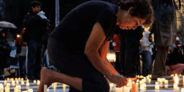 Previo al Día de las Madres, buscadoras realizaron velada; reclamaron que Sheinbaum no las haya mencionado en su mañanera