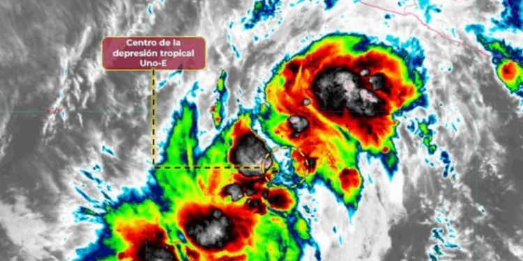 Depresión Uno-E toma fuerza y se convierte en Tormenta Tropical Alvin frente a costas de Michoacán