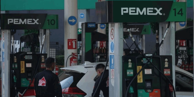 Baja el precio de la gasolina, se vende en promedio en 23.60 pesos el litro: Profeco