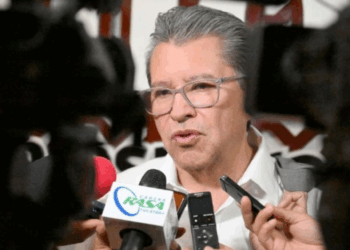 Monreal respalda a la Marina y critica uso político de tragedia del buque Cuauhtémoc