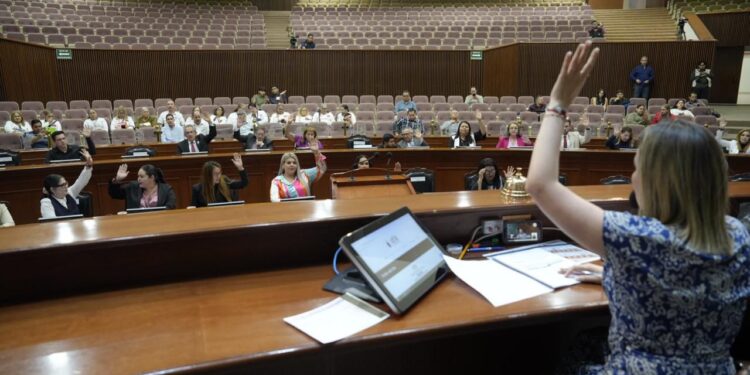 Presentan iniciativas en el Congreso a favor de niñas, niños y adolescentes