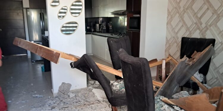 Derrumbe en techo de vivienda deja a dos menores lesionadas, en Culiacán