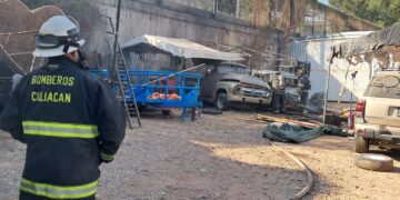 Incendio en bodega en sector Tres Ríos, deja daños materiales