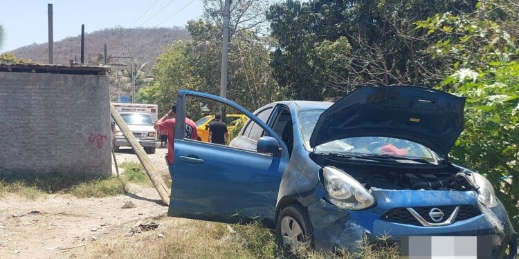 Dos lesionados en accidente vehicular, al sur de Mazatlán