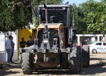 Presume Estrella Palacios 242 kilómetros de caminos raspados en comunidades del sur de Mazatlán