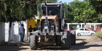 Presume Estrella Palacios 242 kilómetros de caminos raspados en comunidades del sur de Mazatlán