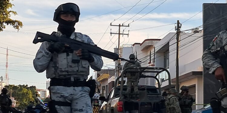 Balacera al norte de Culiacán deja un policía herido y dos patrullas con impactos de bala