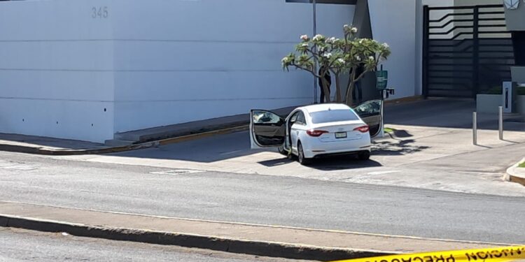 Atacan a balazos a automovilista frente al Parque Culiacán 87