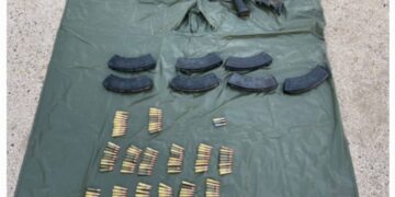 Tras agresión en Elota, Ejército Mexicano y Guardia Nacional aseguran un arma, cargadores y cartuchos